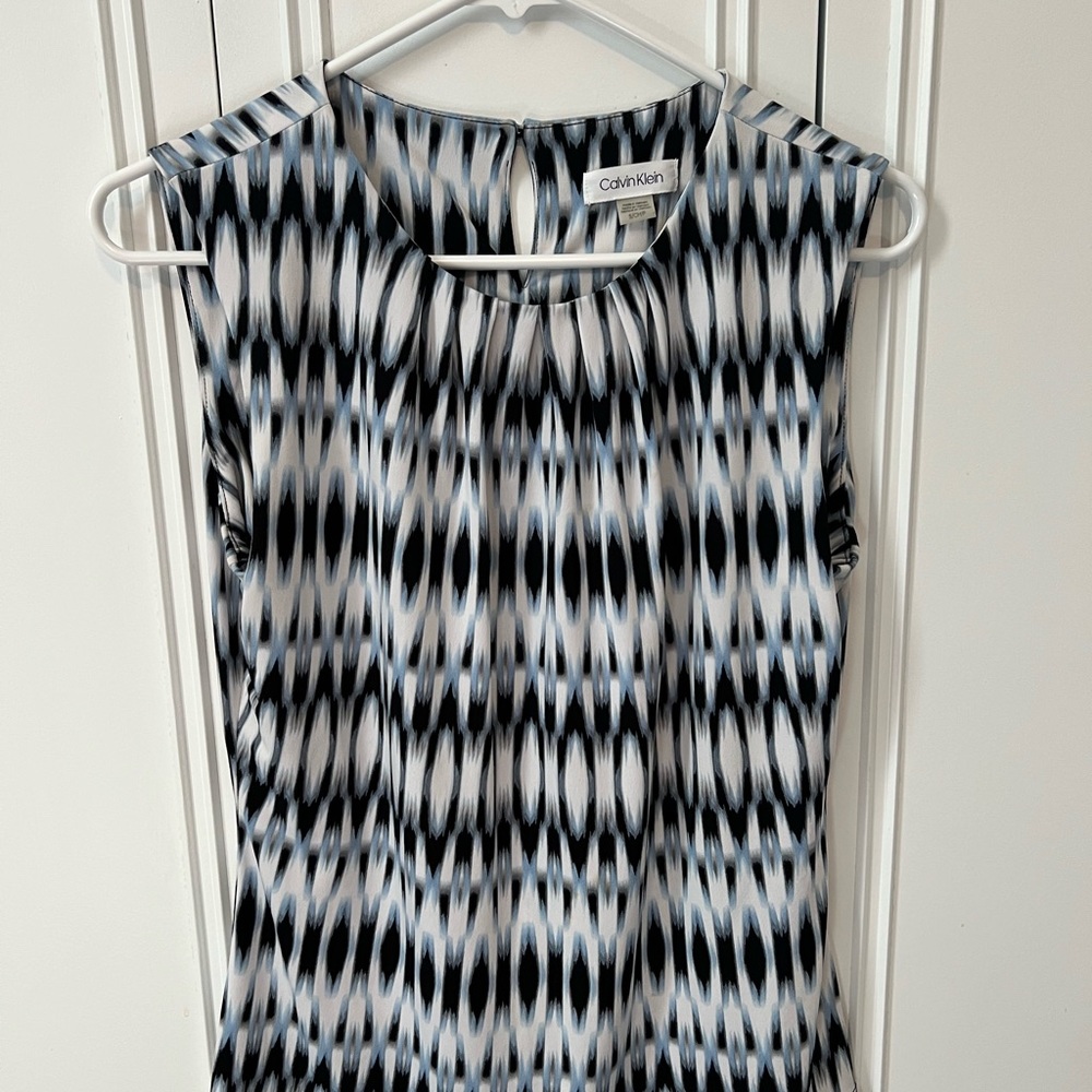 Blouse with cute neck line detail